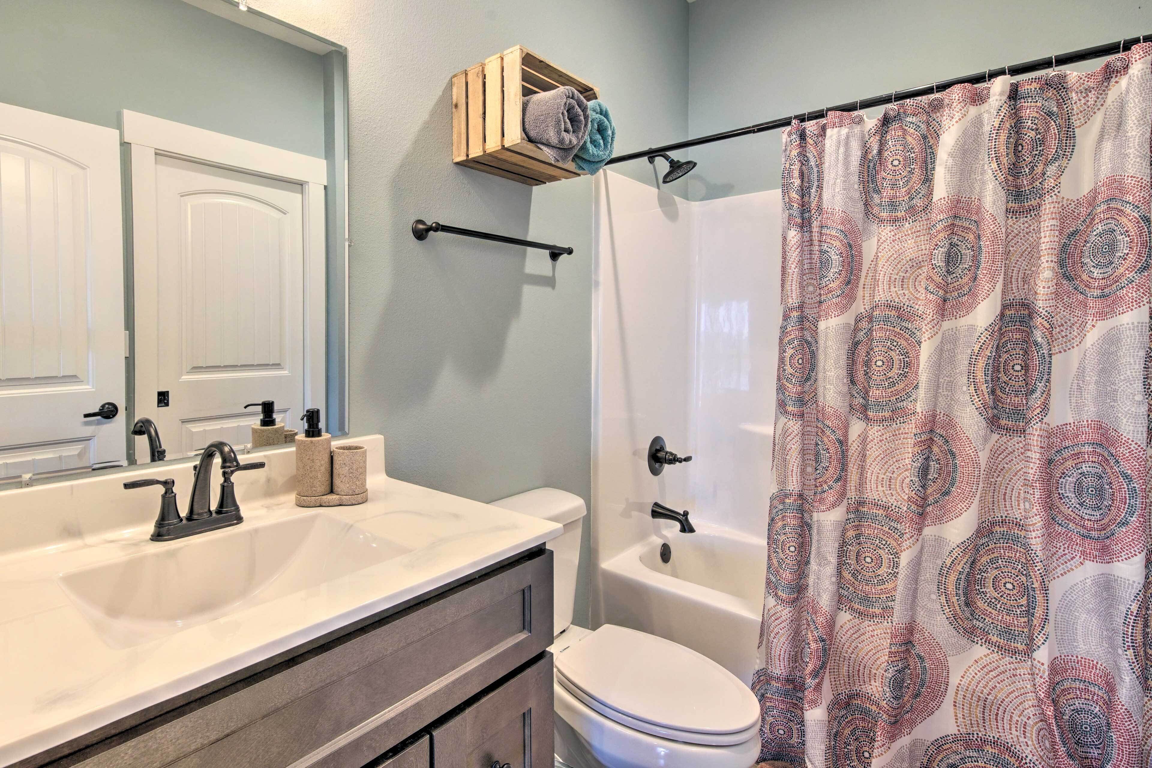 Lampe Retreat w/ Pool Access - Walk to Lake!