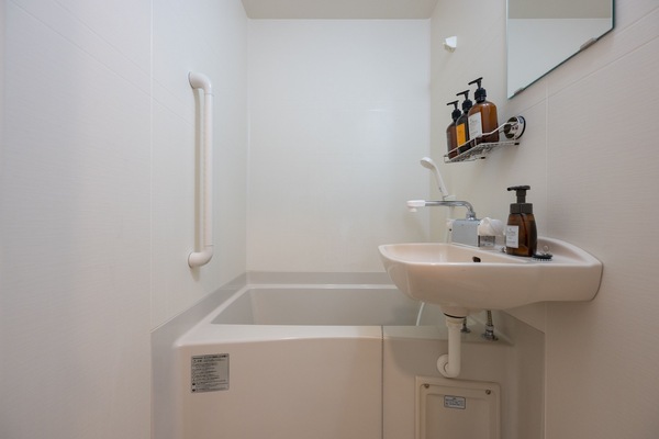 Deluxe Twin Room, Non Smoking (check-in is not available after 11PM) | Bathroom | Combined shower/bathtub, free toiletries, hair dryer, electronic bidet