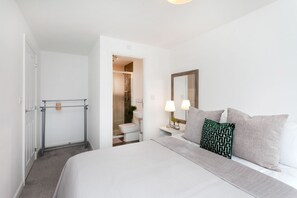 3 habitaciones, tabla de planchar con plancha y wifi gratis 