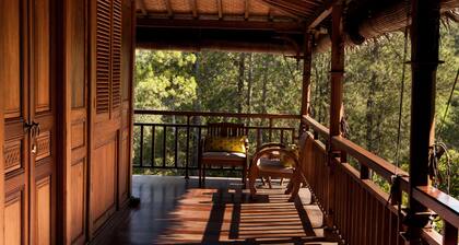 TIRA VILAGNA SUITES & SPA