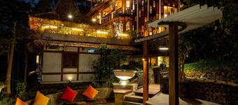 TIRA VILAGNA SUITES & SPA