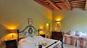 14 bedrooms, WiFi