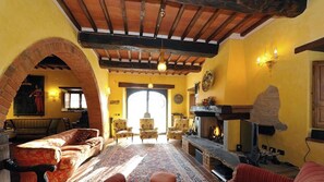 Interior - Beautiful farmhouse with heated pool and jacuzzi (Bucine)