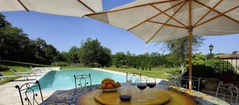 Beautiful farmhouse with heated pool and jacuzzi