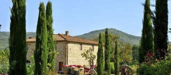 Beautiful farmhouse with heated pool and jacuzzi