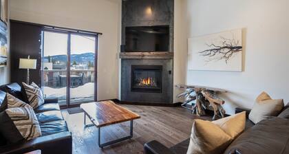 Condo w/private hot tub & rooftop deck close to Glacier National Park - Downtown Penthouse