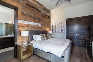 2 bedrooms, iron/ironing board, free WiFi, bed sheets - Condo w/private hot tub & rooftop deck close to Glacier National Park - Downtown Penthouse (Whitefish)