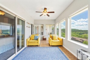 Interior - Spectacular Lake View Family Friendly Condo - The Majestic at Table Rock (Branson)