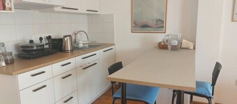 Renovated Ensuite Studio by the Beach