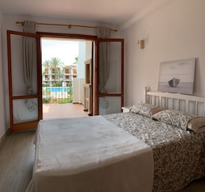 2 bedrooms, iron/ironing board, bed sheets - 120 Las Velas, 58 (Denia)