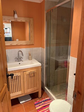Douche, serviettes fournies