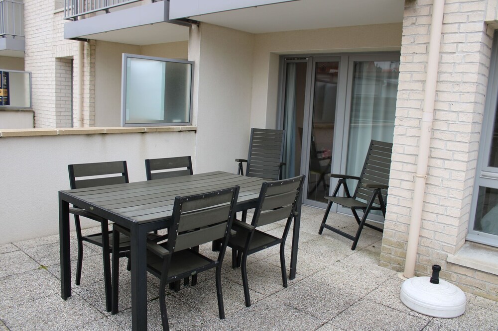 Modern apartment in Bray-Dunes with terrace