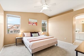 4 عدّة غرف نوم ومكتب ومكواة/لوح كي وواي فاي مجانًا