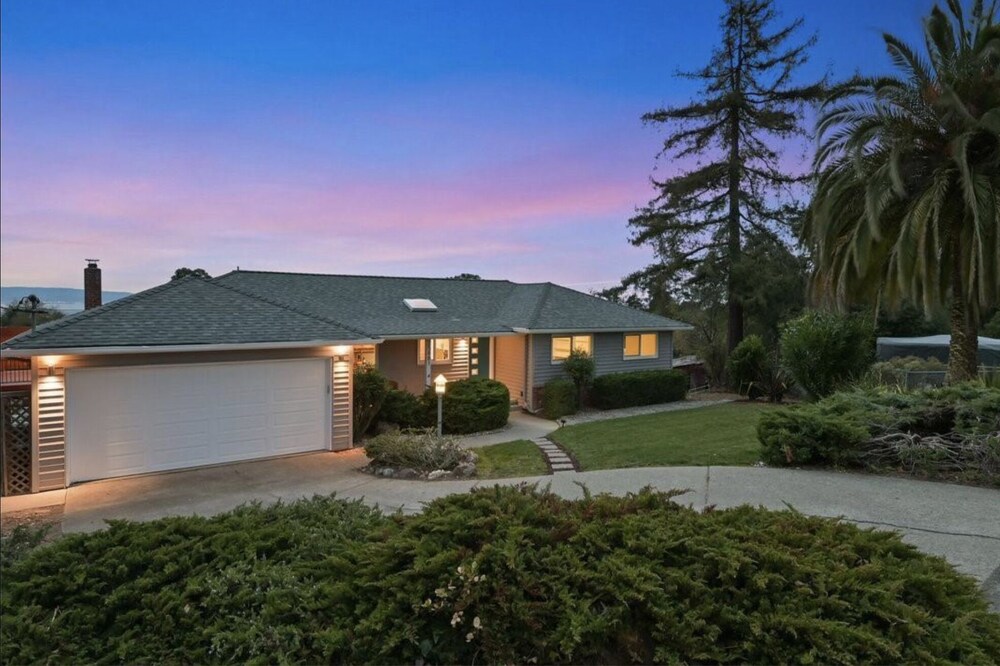 Sun-lit, Luxurious 3BR Home ideal for families