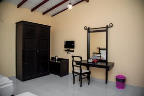 Bed sheets - Lavendish Country Resort (Dambulla)