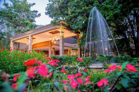 Fachada de la propiedad. Lavendish Country Resort