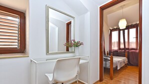 4 عدّة غرف نوم وخدمة الإنترنت
