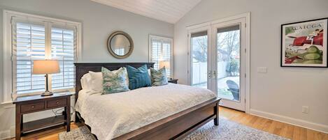 4 chambres, bureau, fer et planche à repasser, lit parapluie