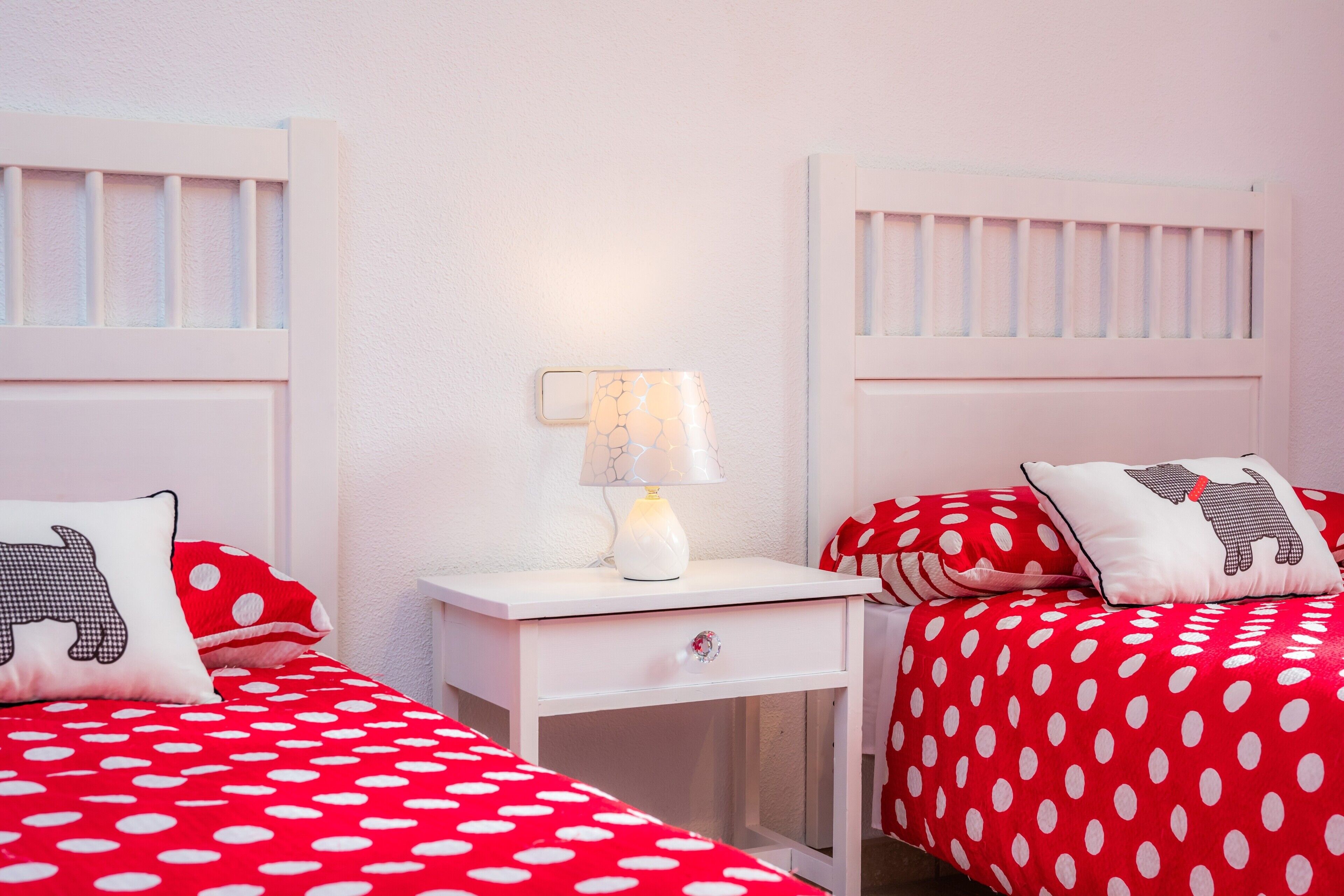 3 makuuhuonetta, silitysrauta/-lauta, ilmainen Wi-Fi, vuodevaatteet