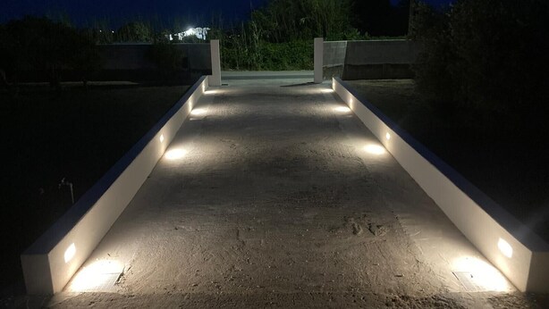 A well-lit pathway leading to a building entrance, surrounded by vegetation. - Holiday Home "Casa Vacanza Il Melograno" with 2 Private Terraces, A/C and Wi-Fi (Santa Maria del Focallo)