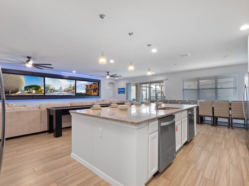 Arcades, Mini Golf, Space Theater, Huge Wizard Train & Castle Bedroom: The Floridian