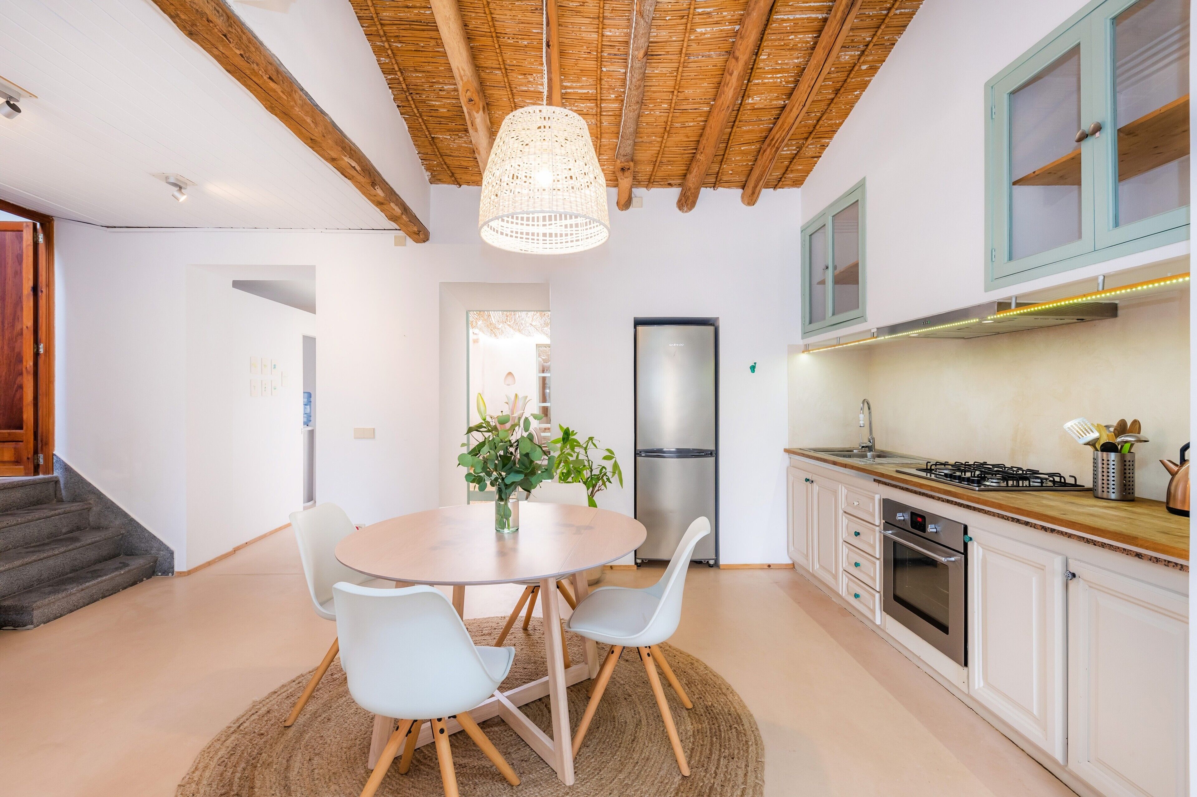 Kylskåp, ugn, spishäll och diskmaskin