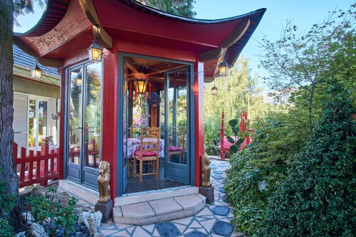 Holiday Home 'Au Printemps Japonais' with Mountain View, Garden, Balcony, A/C & Wi-Fi