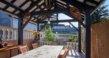 Apartamento 'Au Clair Matin à La Mure' con vistas a la montaña, jardín, aire acondicionado y Wi-Fi