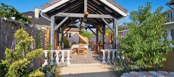 Appartement "Au Clair Matin à La Mure" avec vue sur les montagnes, jardin, climatisation et Wi-Fi.