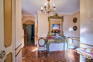 Interior - Apartment 'Au Clair Matin à La Mure' with Mountain View, Garden, A/C & Wi-Fi (Pierre-Châtel)
