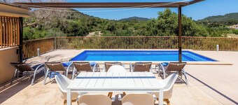 Casa de vacaciones Pula Rustic con vistas a la montaña, piscina y Wi-Fi