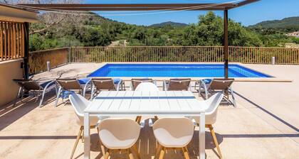 Holiday Home Pula Rustic with Mountain View, Pool & Wi-Fi