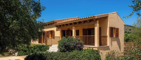 المنشأة من الخارج