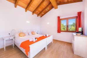 3 bedrooms, free WiFi, bed sheets - Holiday Home Pula Rustic with Mountain View, Pool & Wi-Fi (Cala Bona)