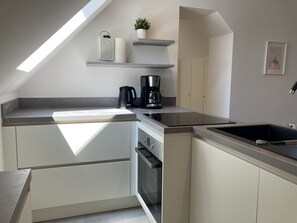 Kühlschrank, Ofen, Herdplatte, Geschirrspüler