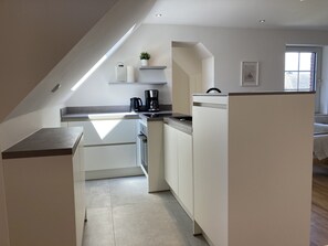 Kühlschrank, Ofen, Herdplatte, Geschirrspüler