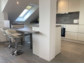 Kühlschrank, Ofen, Herdplatte, Geschirrspüler