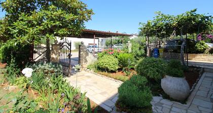 Close to the beach, air conditioned, quiet location, family-friendly