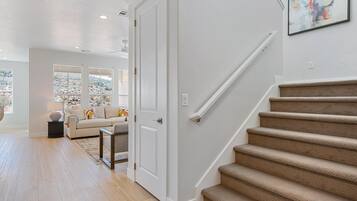 Townhome, 5 Bedrooms | Interior