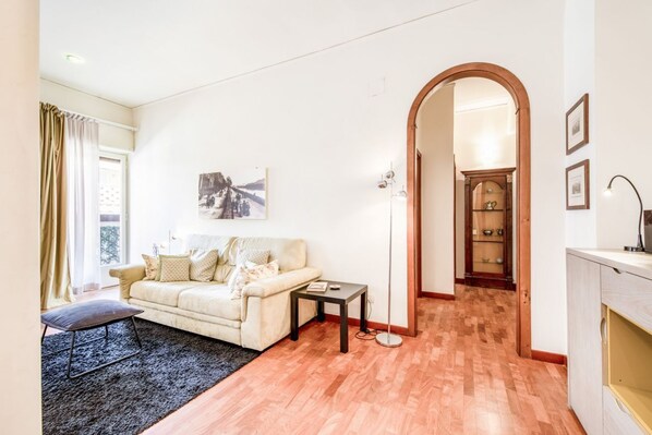 Living area - Comfortable and bright 50sqm apartment with balcony, able to accommodate up to 4 people. Located on the 5th floor, with elevator (not suitable for disabled people) of a building few steps away from Ponte Vecchio, the property is located within Florence h (Firenze)
