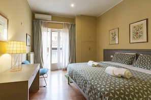 1 chambre, fer et planche à repasser