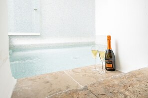 Indoor pool - GuestHost - Palazzo Rapanà Apt with hydromassage pool! x4 (Ostuni)