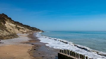 På stranden och vit sandstrand