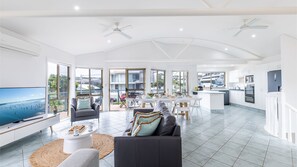 Interior - Baia Villa air con WiFi and views of Fingal Beach (Fingal Bay)