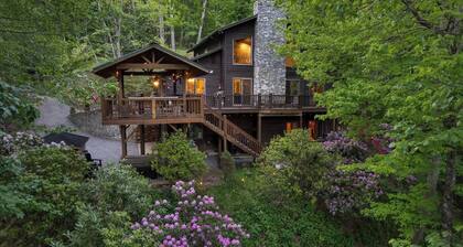 One of a kind, Creek Front Lodge 3 floors, 2 kitchens, long distance views.