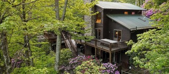 One of a kind, Creek Front Lodge 3 floors, 2 kitchens, long distance views.