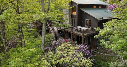 One of a kind, Creek Front Lodge 3 floors, 2 kitchens, long distance views.