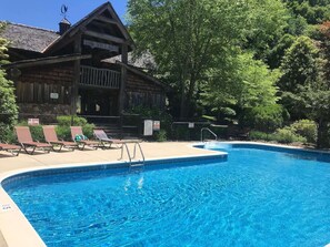 A heated pool - One of a kind, Creek Front Lodge 3 floors, 2 kitchens, long distance views. (MARS HILL)