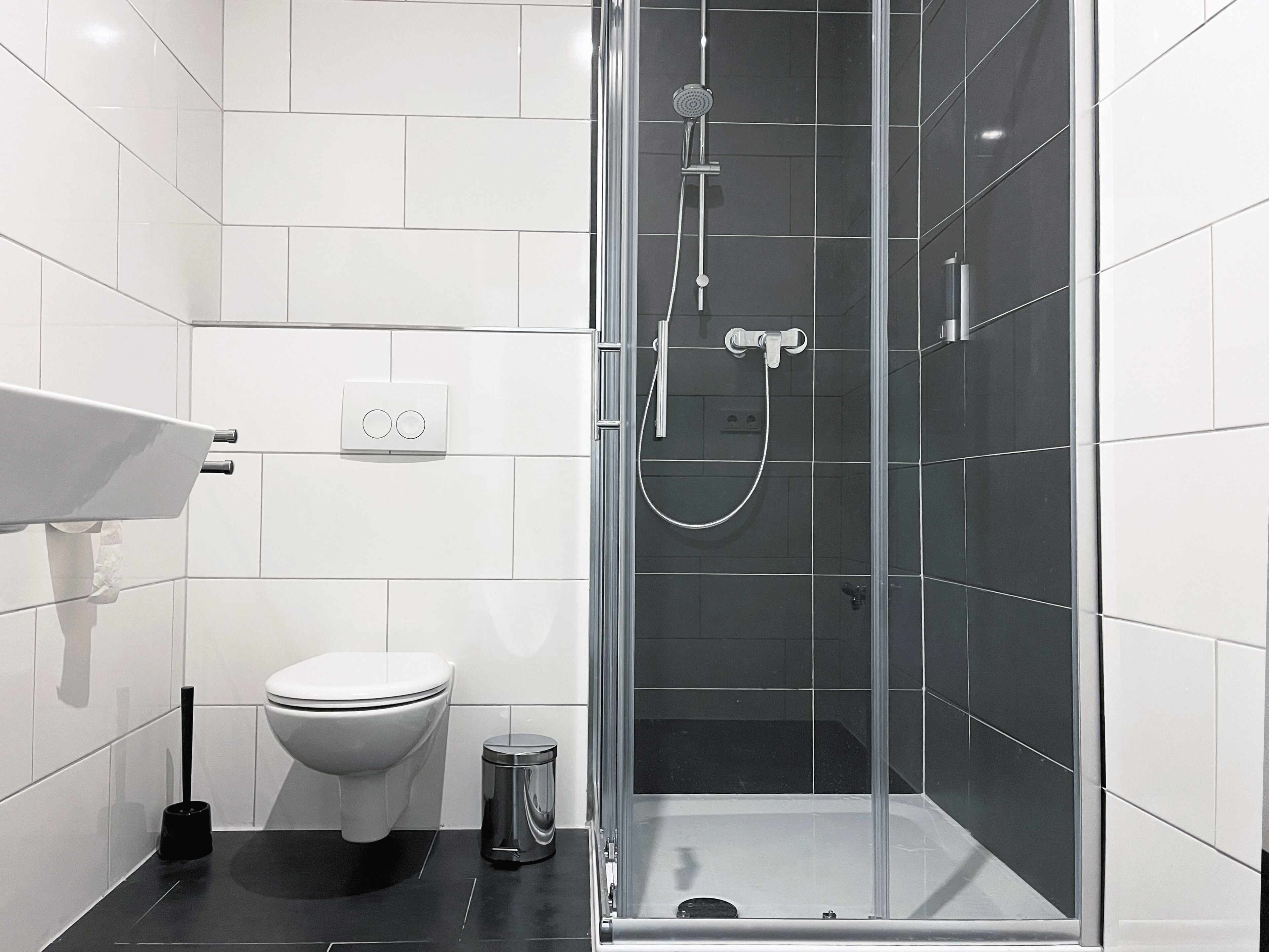Apartament clàssic, 3 llits individuals | Bany | Dutxa, capçal de dutxa tipus cascada i articles de tocador gratuïts 
