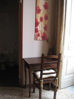 Interior - Economy Double Room (Catania)
